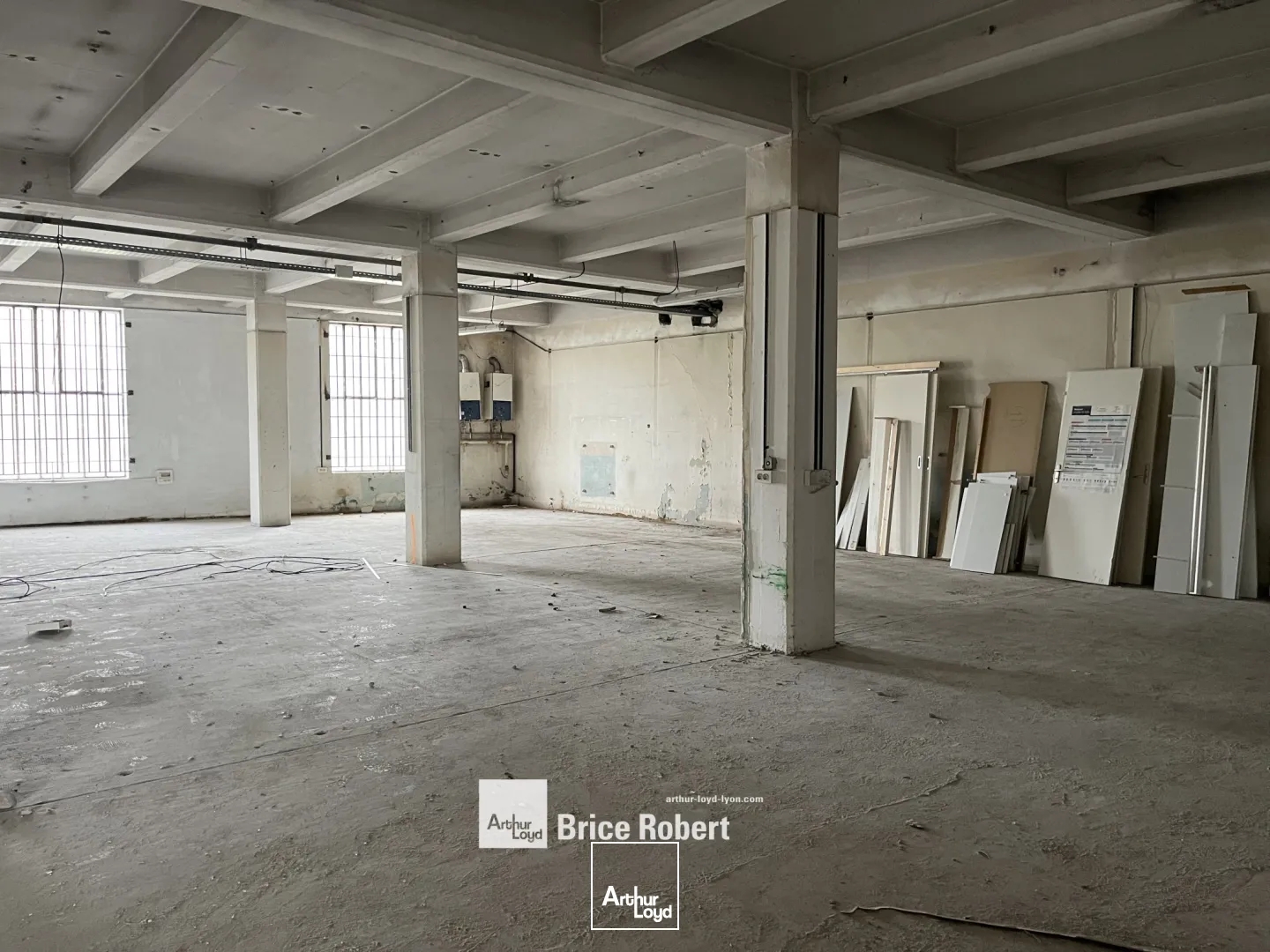 Locaux à vendre - 612m2 - Saint-Fons (69190)