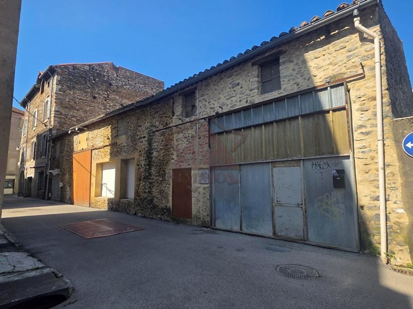 Deux grands garages