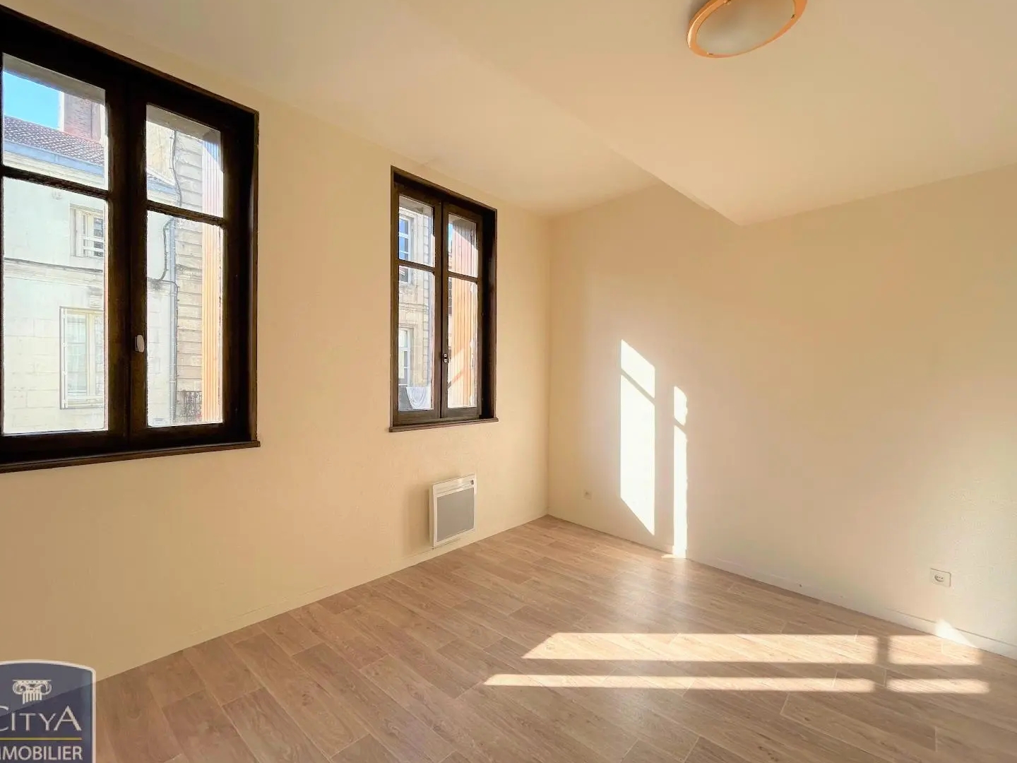 Magasin à vendre - 2 pièces - 50m2 - Coutras (33230)