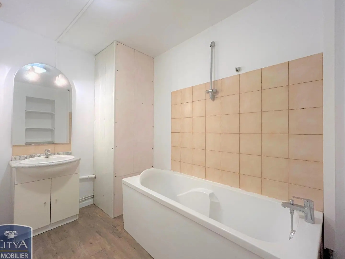 Magasin à vendre - 2 pièces - 50m2 - Coutras (33230)