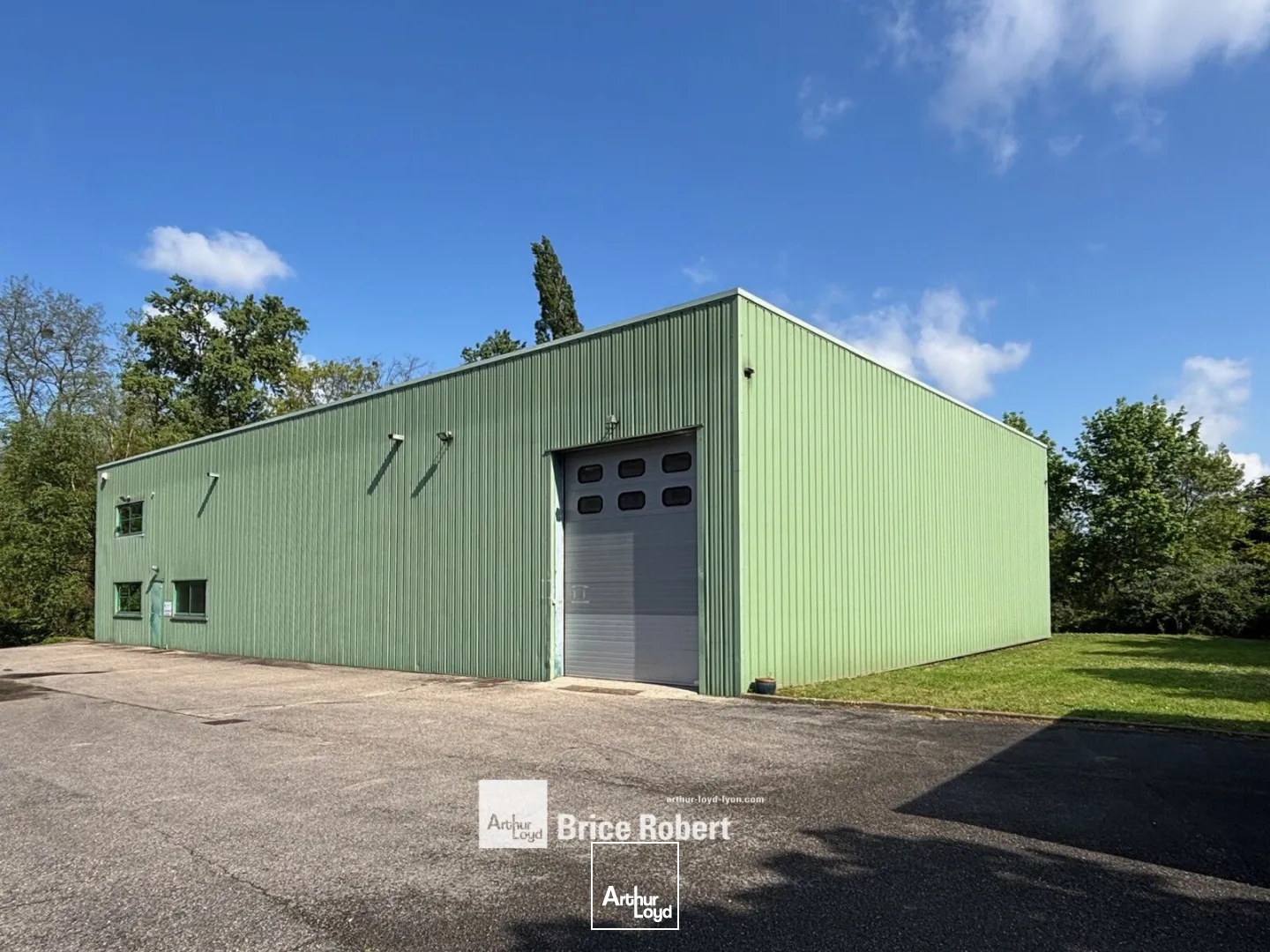 Locaux à vendre - 730m2 - Fleurieu-Sur-Saône (69250)