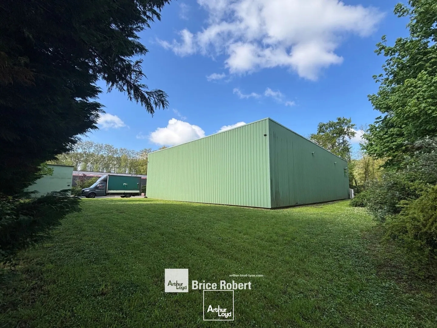 Locaux à vendre - 730m2 - Fleurieu-Sur-Saône (69250)