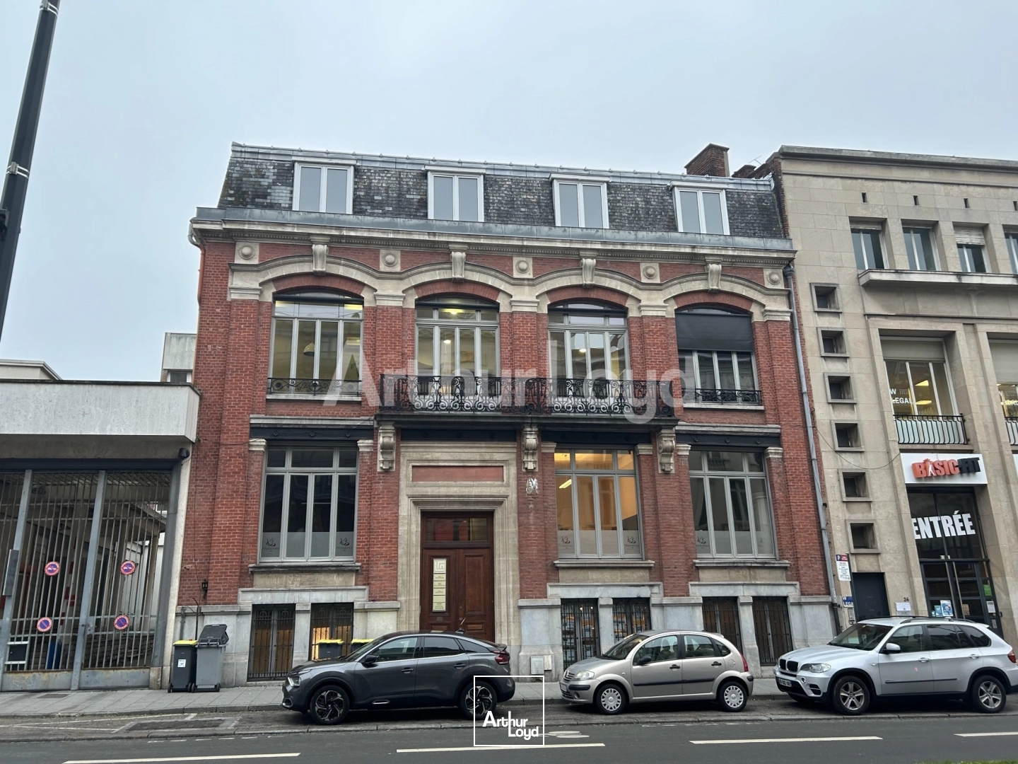 À vendre : Bureaux spacieux et lumineux au coeur d'un quartier dynamique de Roubaix - Accessibilité optimale et forte attractivité