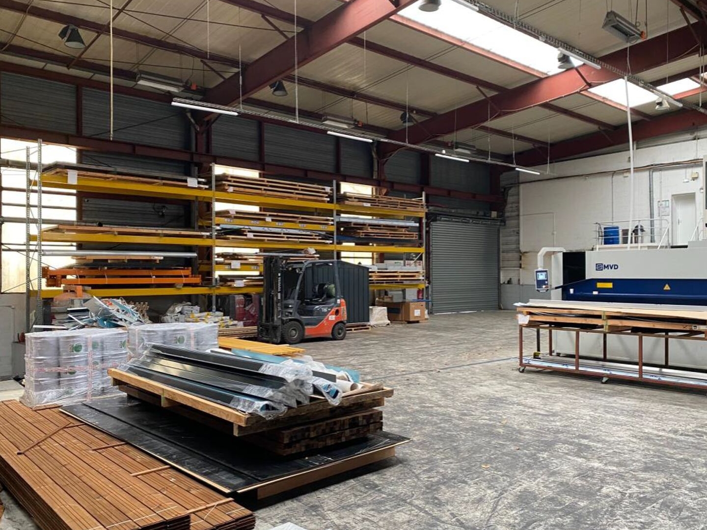 Local industriel 1400 m²