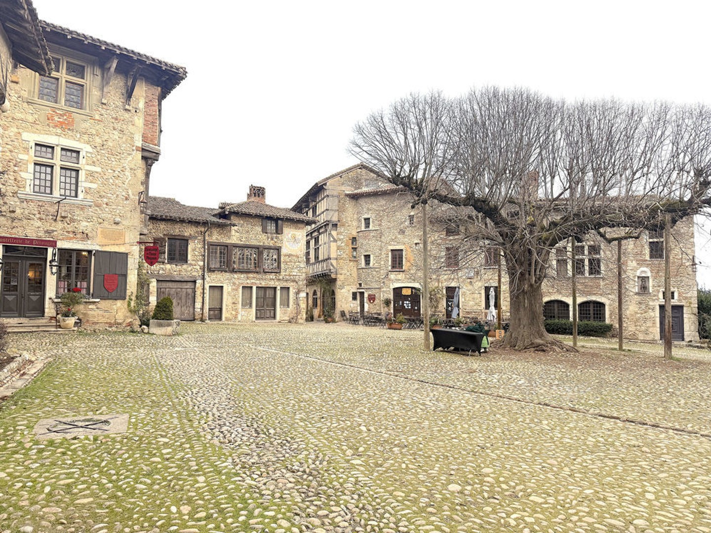 RARE PEROUGES Maison 140m2 au sol terrasse jardin