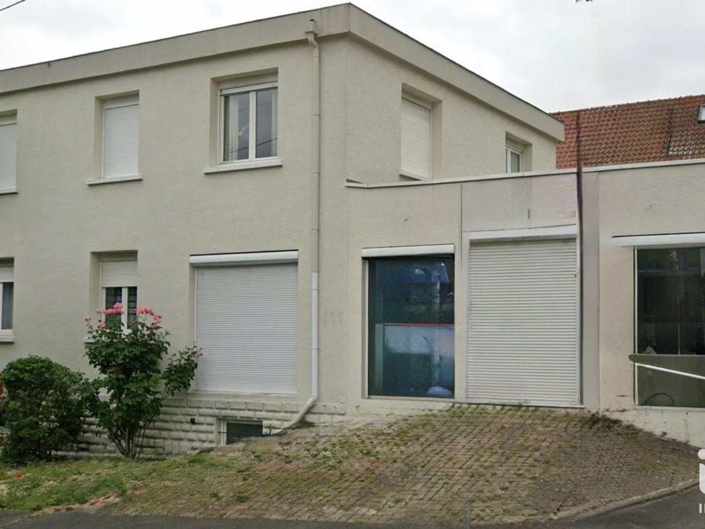 Immeuble commercial 110 m²