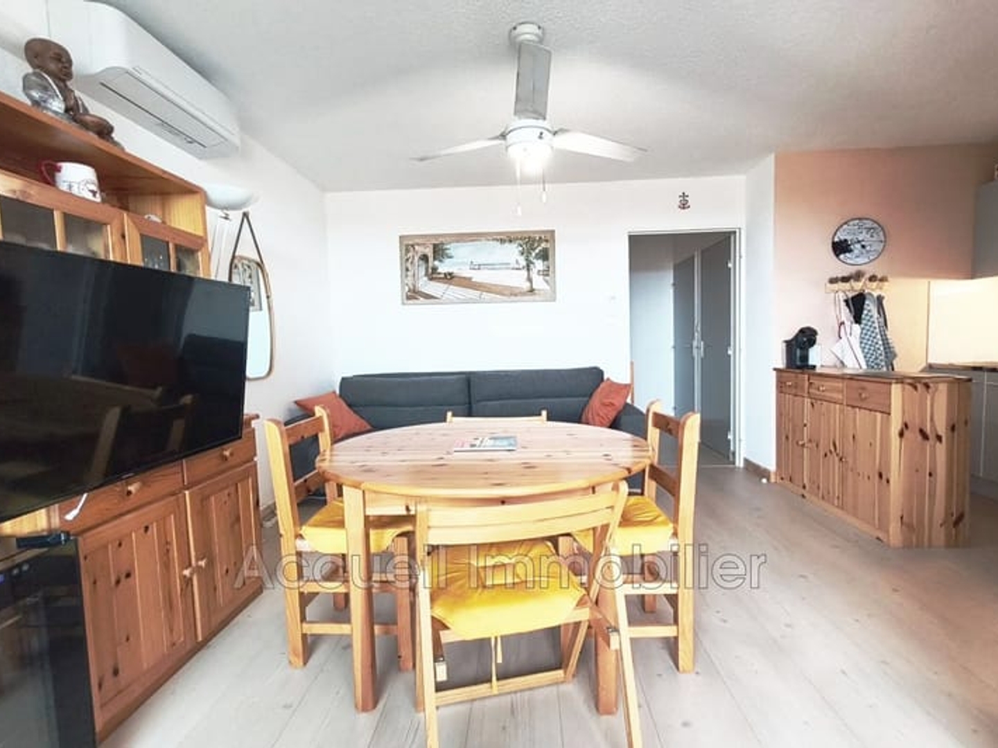 P2 cabine au 3ème et dernier étage de 30 m² + loggia, en bon é