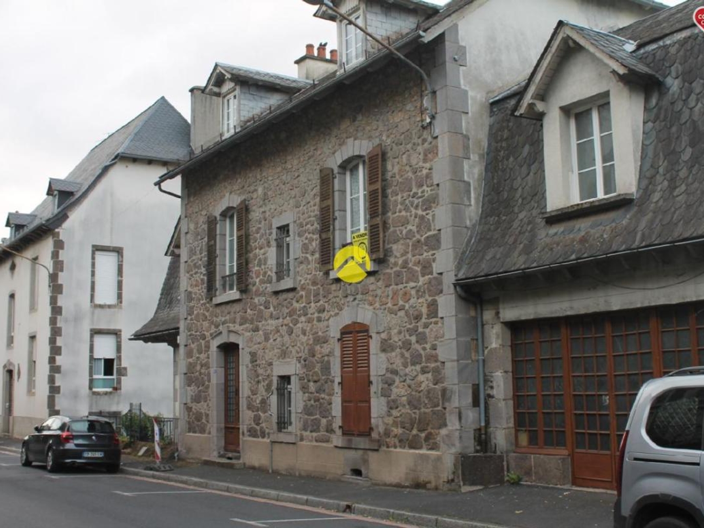 Maison à vendre - 10 pièces - 250m2 - Vic-Sur-Cère (15800)