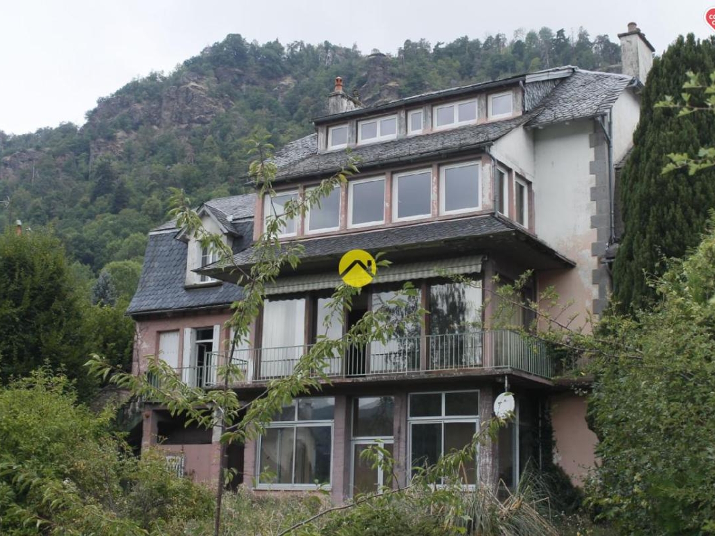 Maison à vendre - 10 pièces - 250m2 - Vic-Sur-Cère (15800)