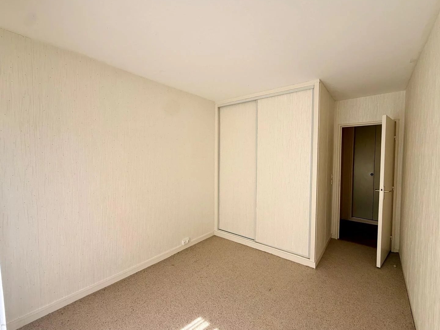 Bureaux à vendre - 99m2 - Fontainebleau (77300)