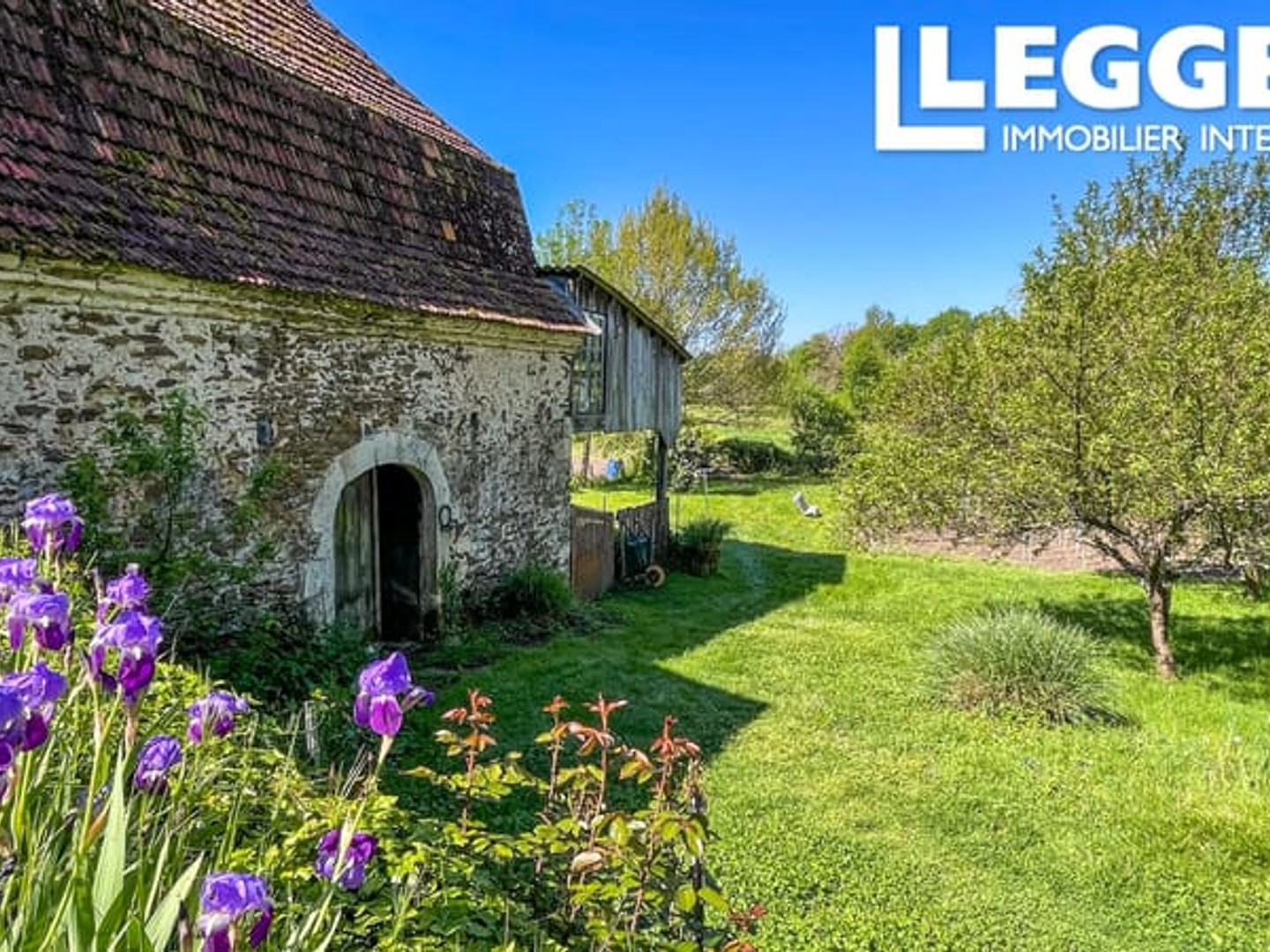 Grange à réhabiliter dans ravissant village avec grand terrain proche de Biars et de la Dordogne