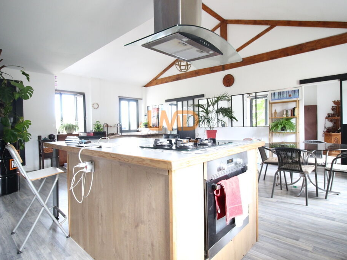 Ensemble immobilier à fort potentiel avec loft + commerce