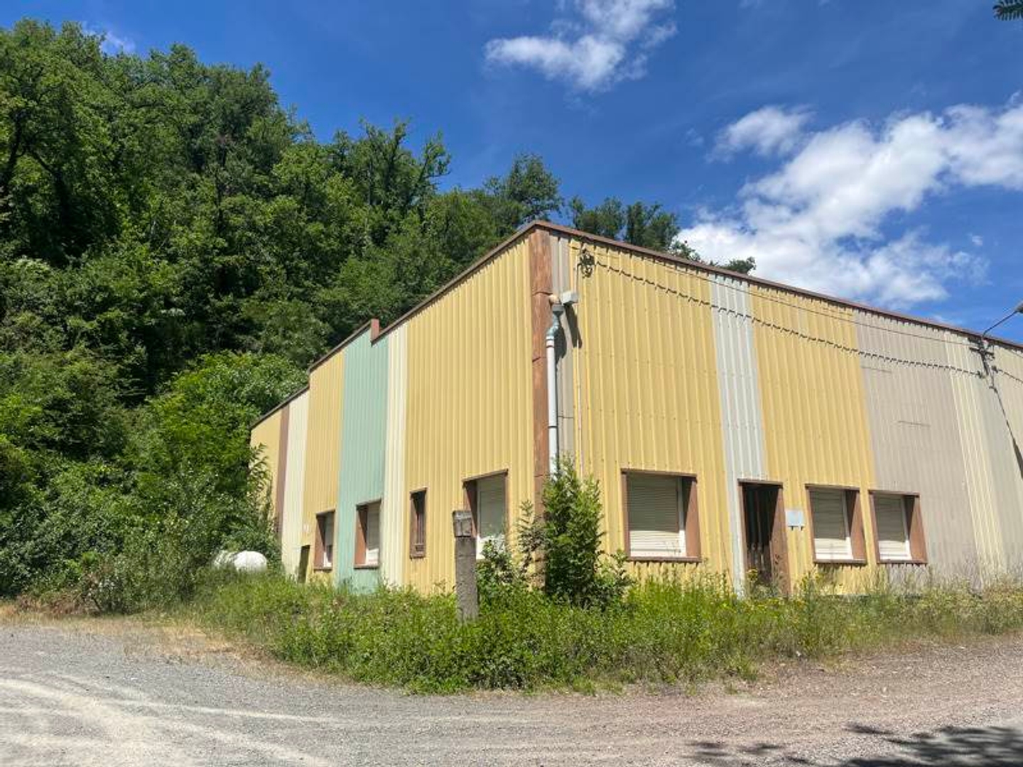 Local 800 m²