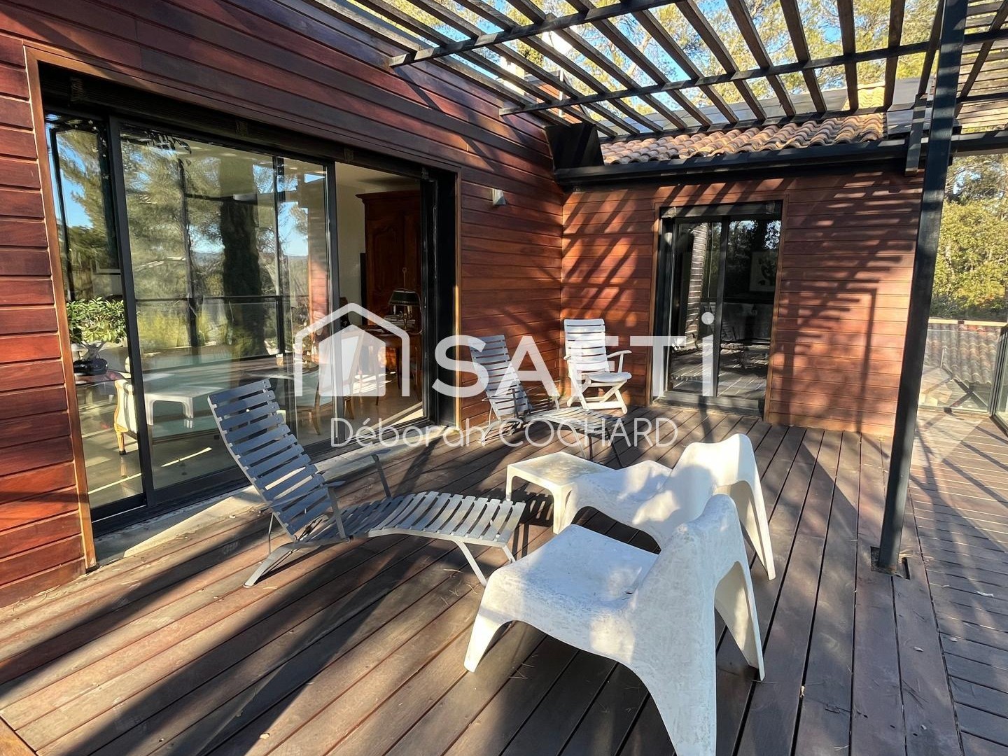 Superbe villa d'architecte de 256m2 hab nichée dans un cadre verdoyant proche commerces