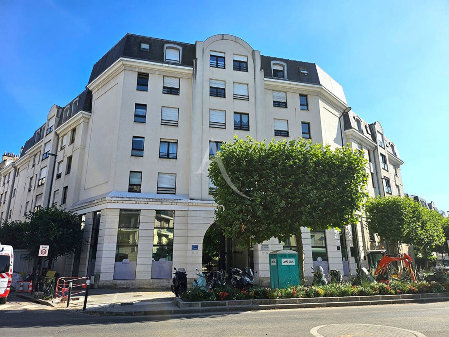 PARKING SÉCURISÉ EN SOUS-SOL - LA GARENNE-COLOMBES