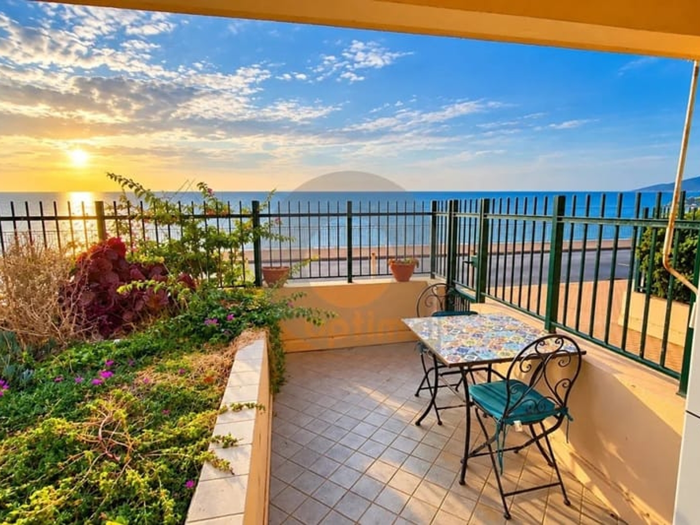 MENTON - STUDIO FRONT DE MER - TERRASSE