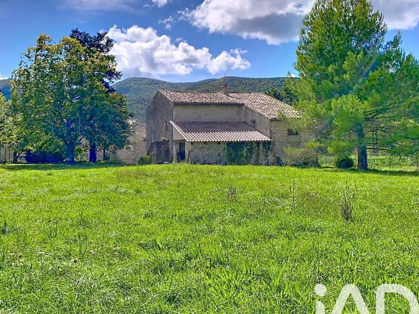Maison 2 pièces 243 m²