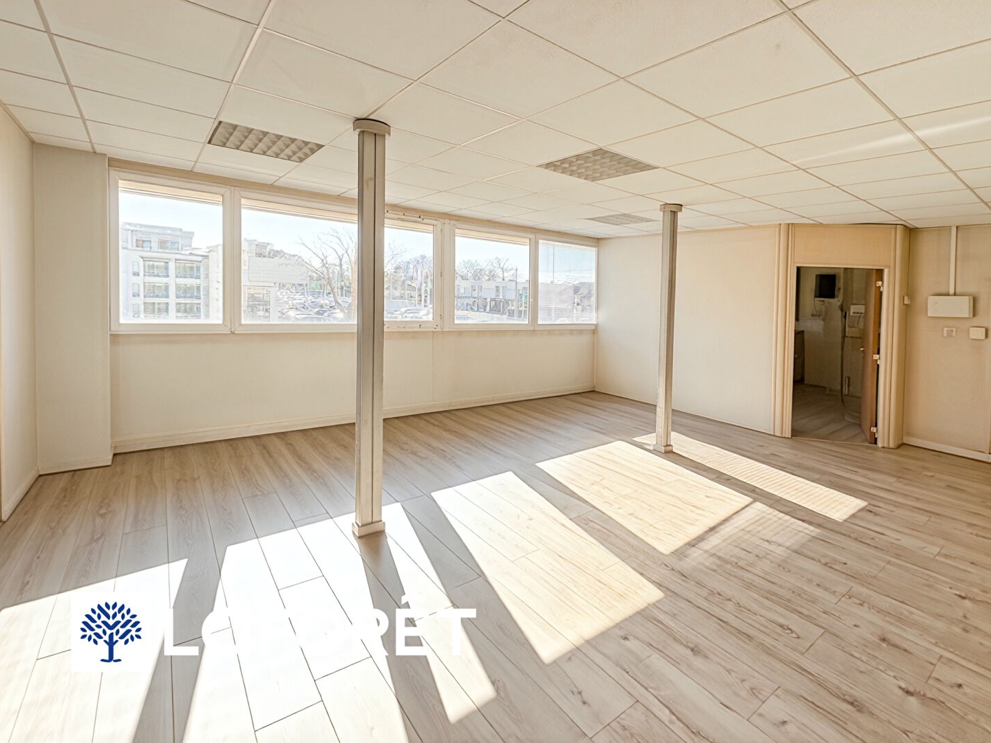 Bureau 8 pièces 267 m²