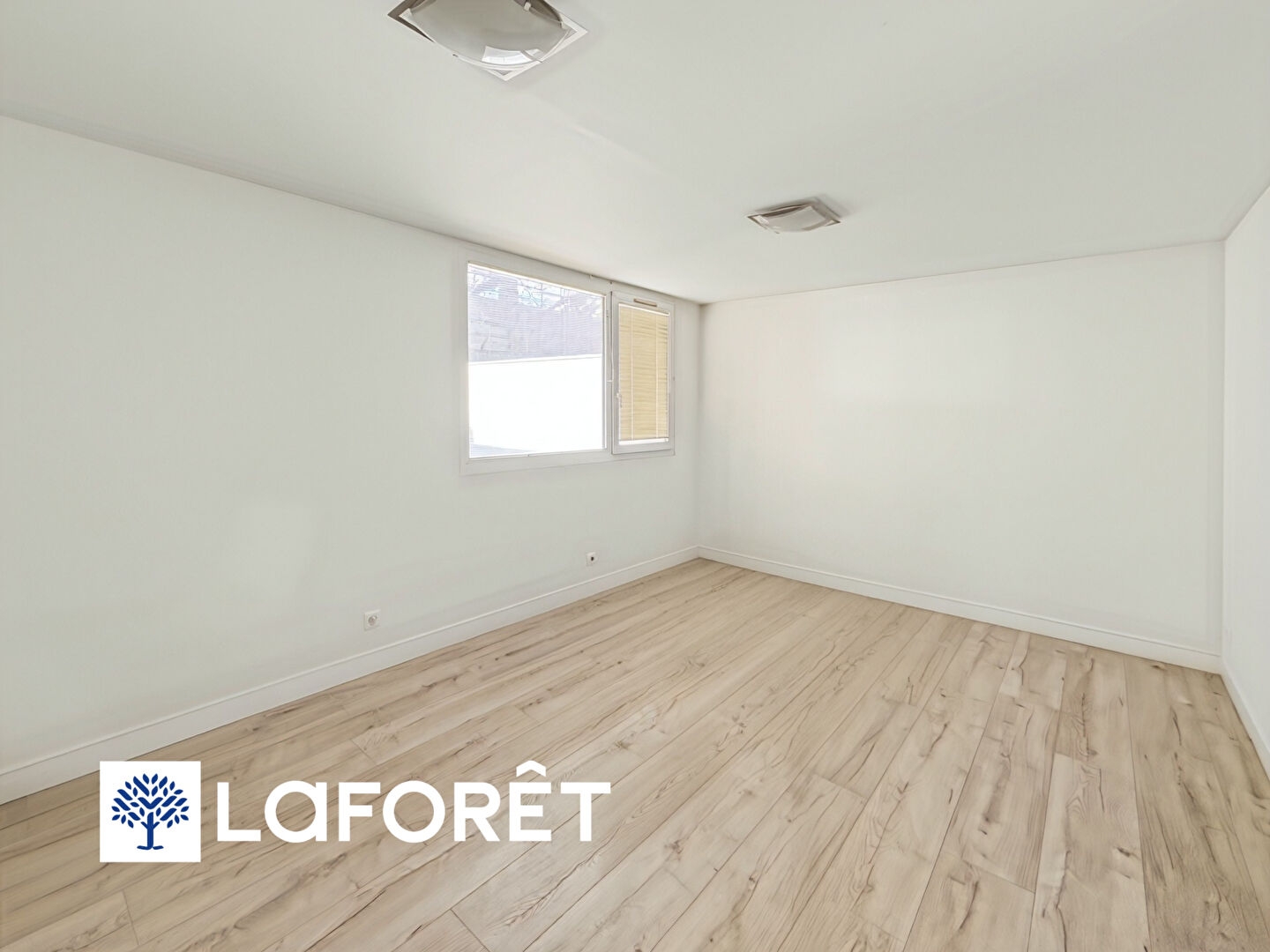 Bureaux à vendre - 8 pièces - 267m2 - Morsang-Sur-Orge (91390)