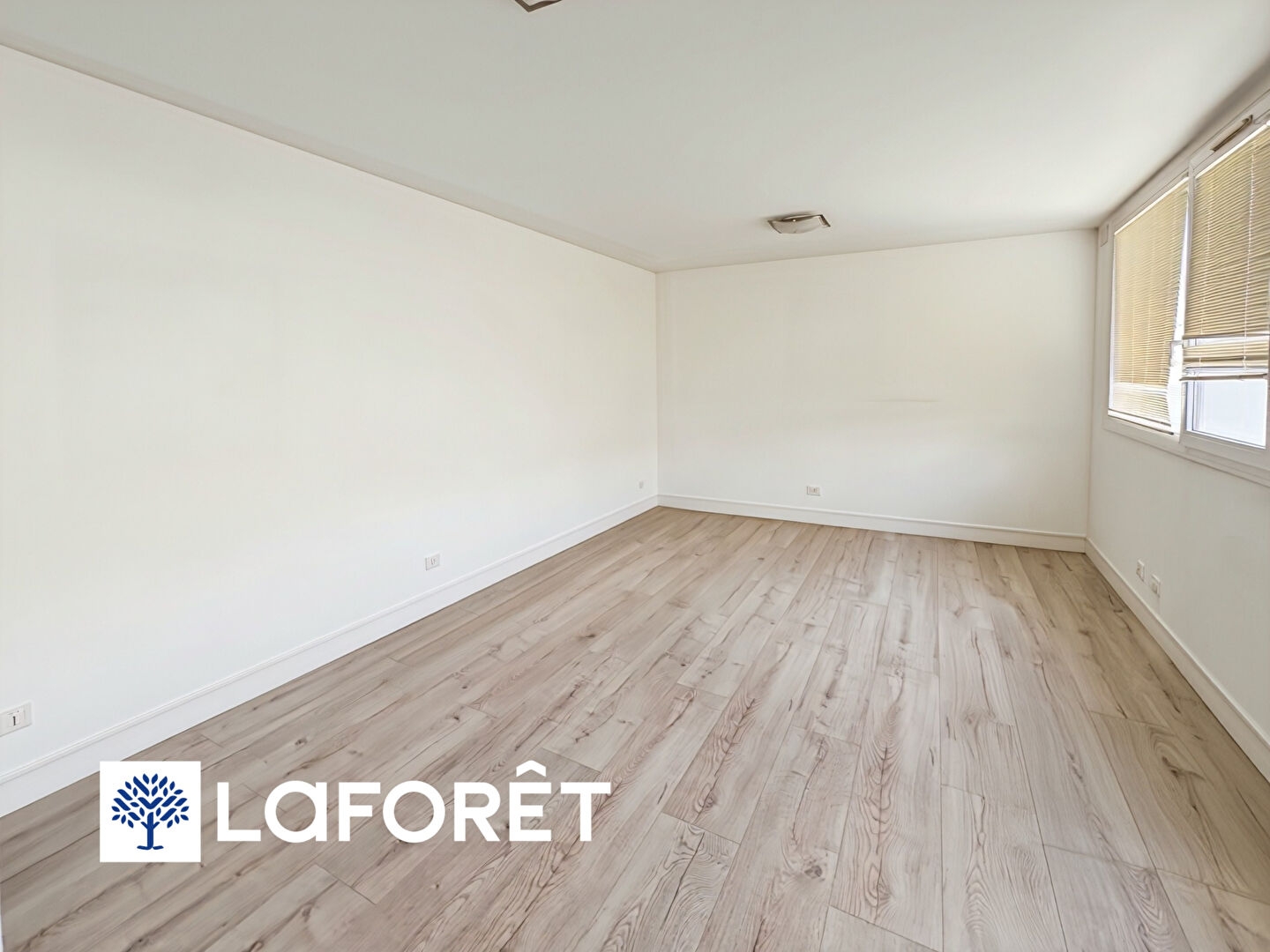 Bureaux à vendre - 8 pièces - 267m2 - Morsang-Sur-Orge (91390)