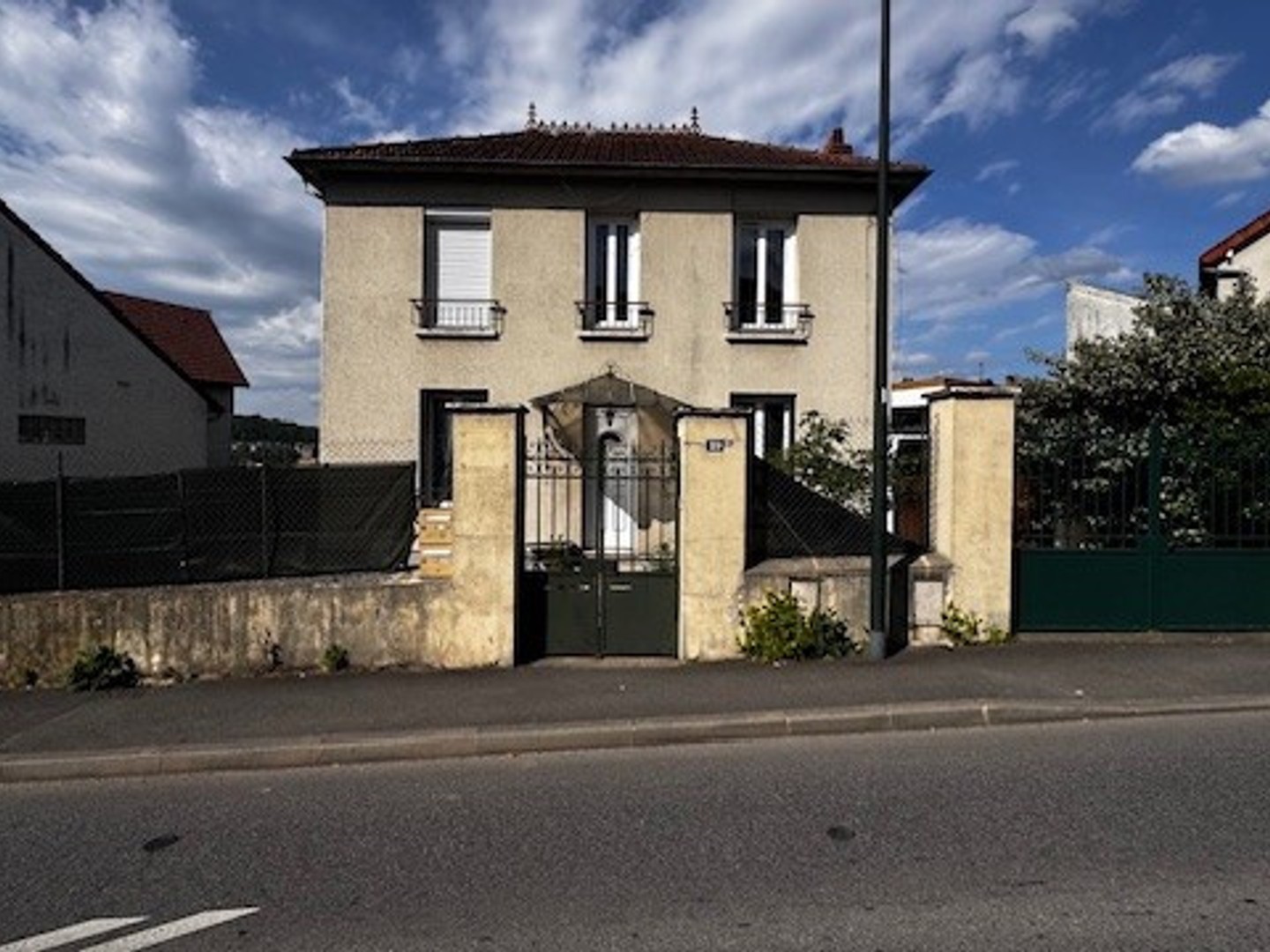 Maison divisée en 2 appartements