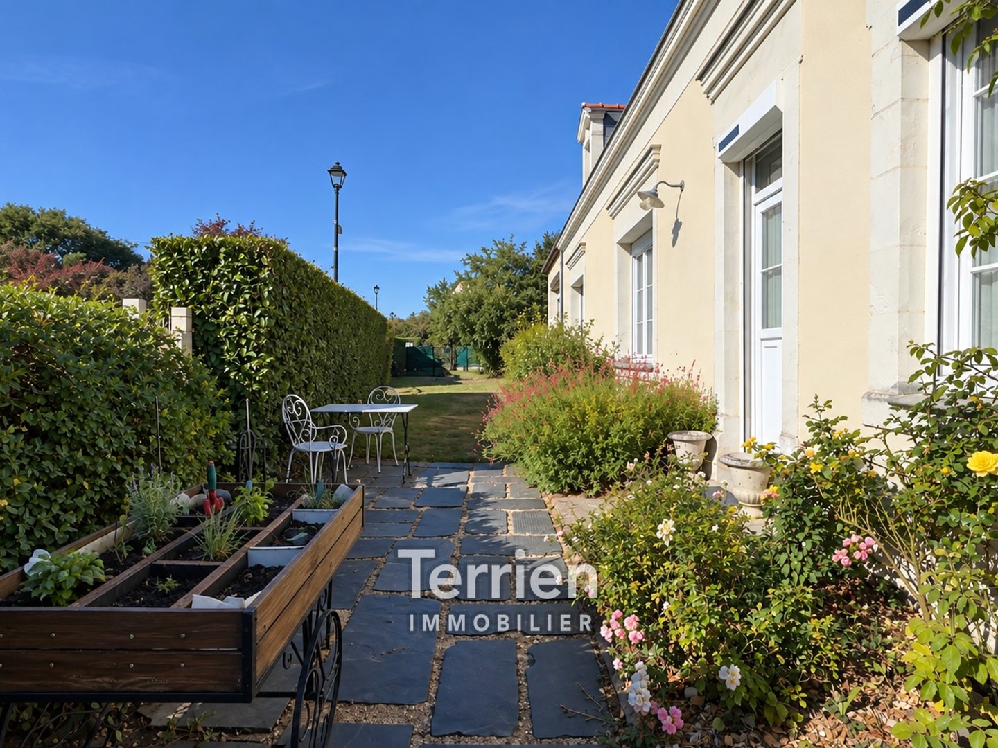 Maison à vendre - 7 pièces - 217m2 - Sarrigné (49800)