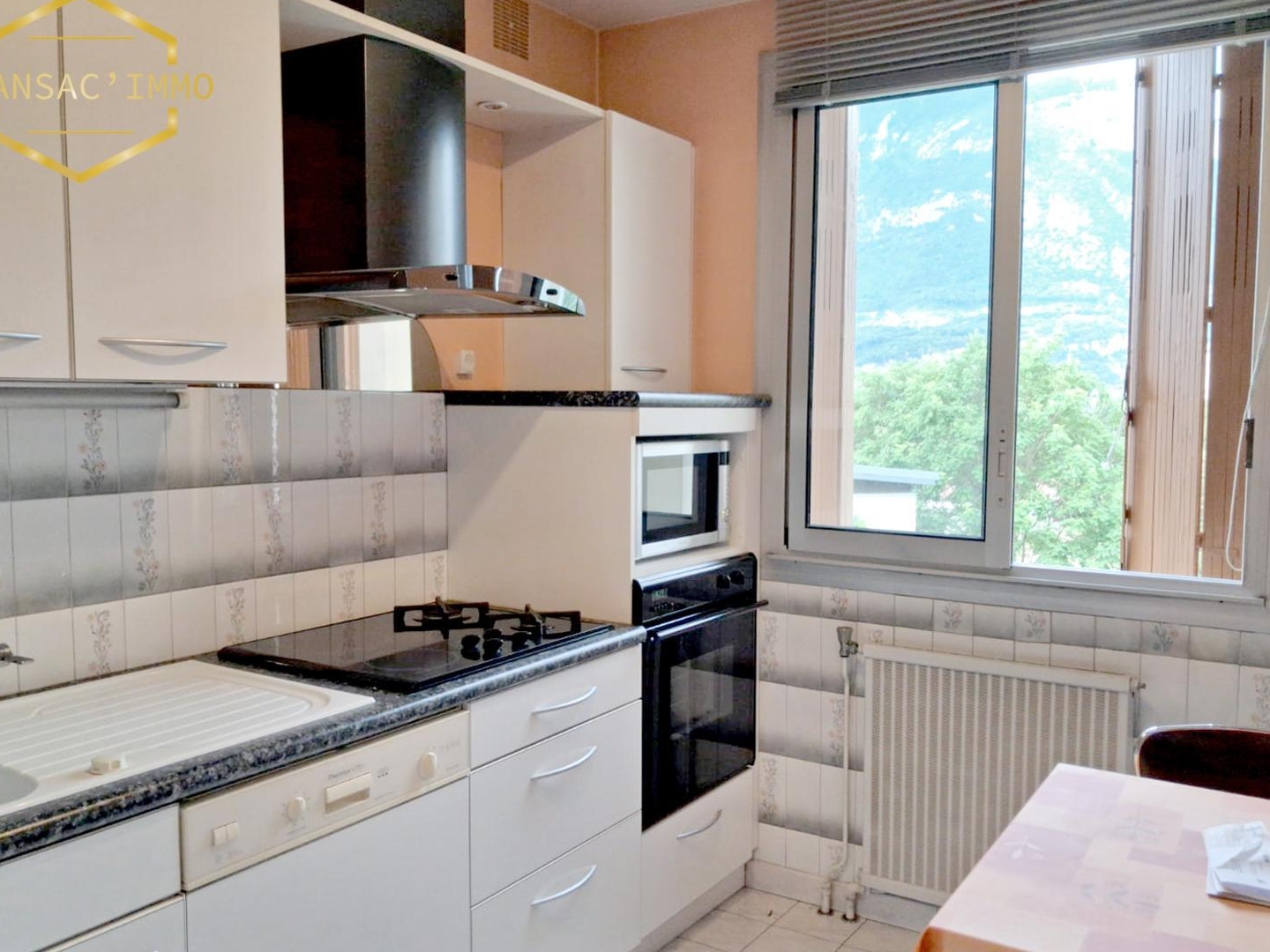 Appartement T3 (ancien T4) avec balcon situé dans un secteur très recherché de Saint-Égrève (38120) - La Pinéa