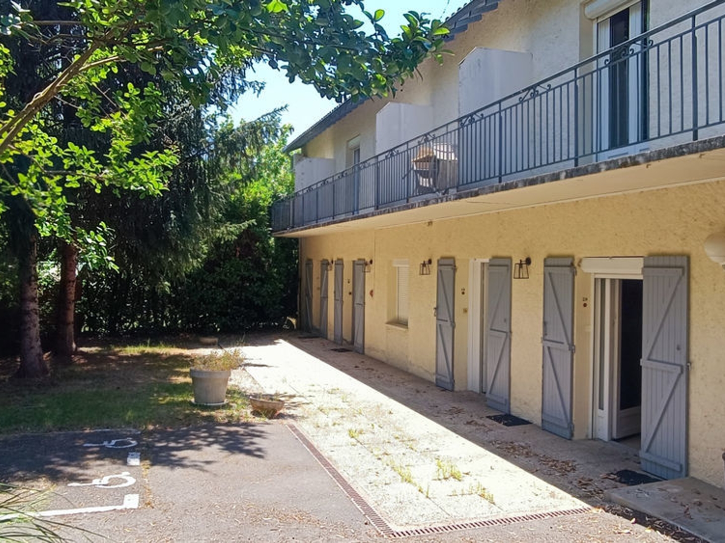 Magasin à vendre - 840m2 - Sorges Et Ligueux... (24420)