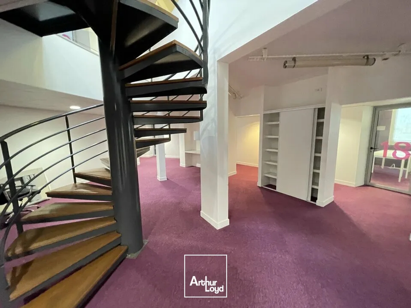 Bureaux à vendre - 554m2 - Chasseneuil-Du-Po... (86360)