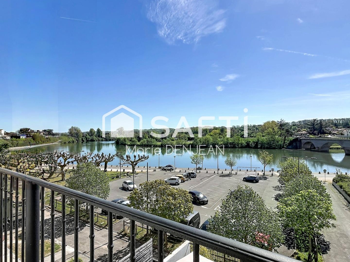 Vue imprenable,198 m², 4 chambres, Grand garage
