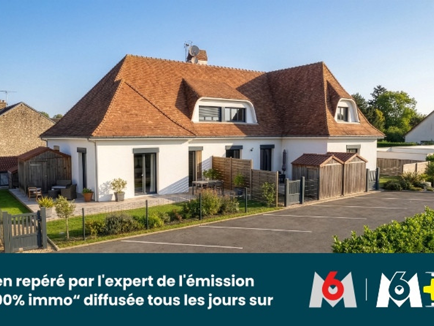MAISON  EN DUPLEX-2 CHAMBRES-TERRASSE-2 PLACES DE STATIONNEMENT-BOX