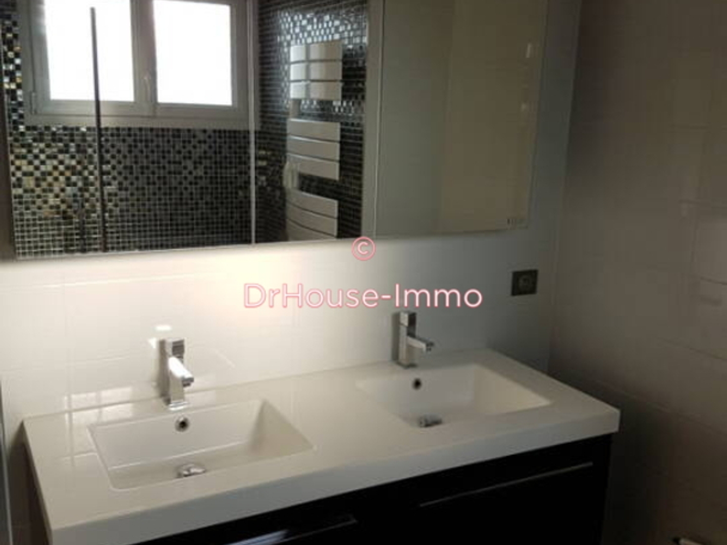 Appartement à vendre - 4 pièces - 74m2 - Saint-Pierre-Des-... (37700)