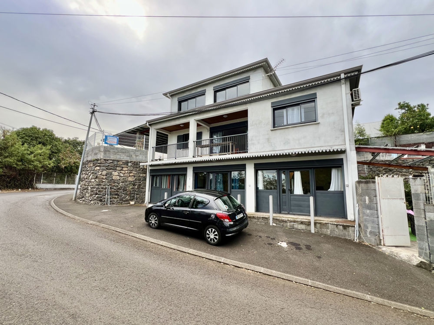 LA RIVIÈRE SAINT-LOUIS 97421 - ENSEMBLE IMMOBILIER - BON RENDEMENT LOCATIF - PROCHE DE TOUTES COMMODITÉS