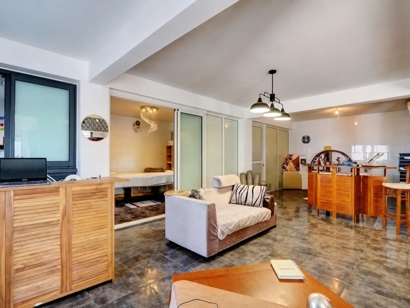 Immeuble à vendre - 5 pièces - 228m2 - Saint-Louis (97421)
