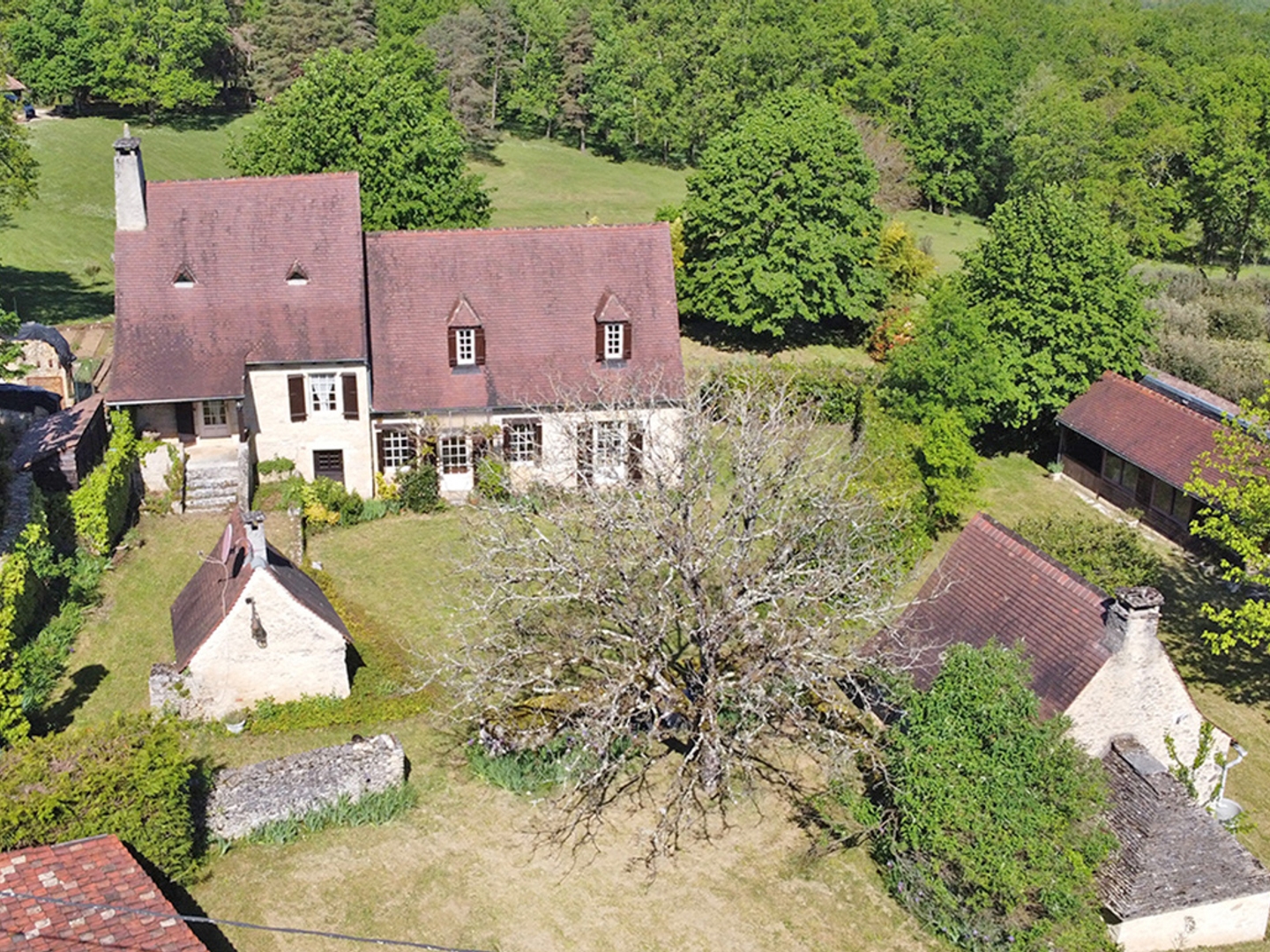Maison à vendre - 4 pièces - 150m2 - Coly-Saint-Amand (24120)