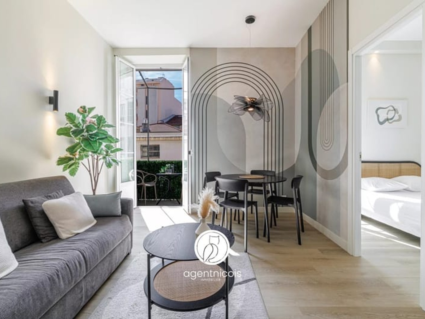 NICE // PLACE MASSÉNA - RUE GIOFFREDO : 2 PIECES / BALCON SUD / RÉNOVÉ / INVESTISSEMENT