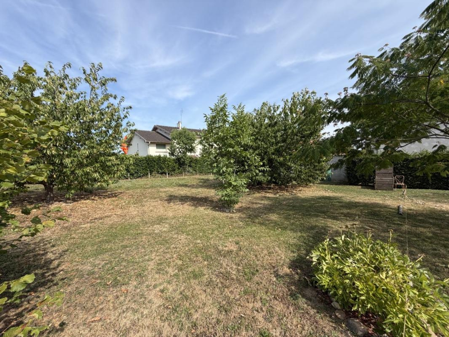Terrain à vendre - 600m2 - Neuville-Les-Dames (01400)