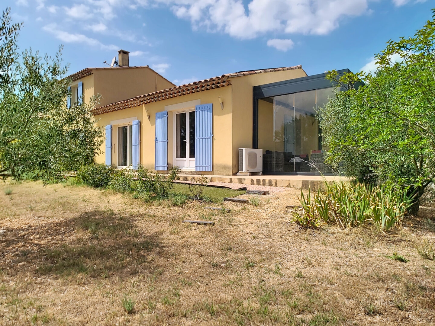 Maison à vendre - 10 pièces - 250m2 - Saint-Saturnin-Lè... (84490)