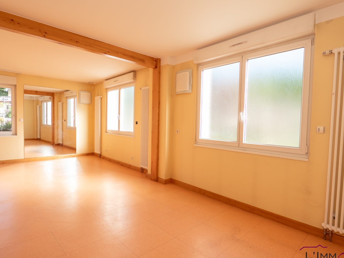 Magasin à vendre - 4 pièces - Oye-Et-Pallet (25160)
