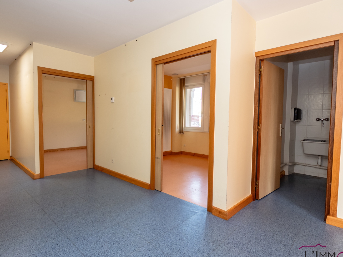 Magasin à vendre - 4 pièces - Oye-Et-Pallet (25160)