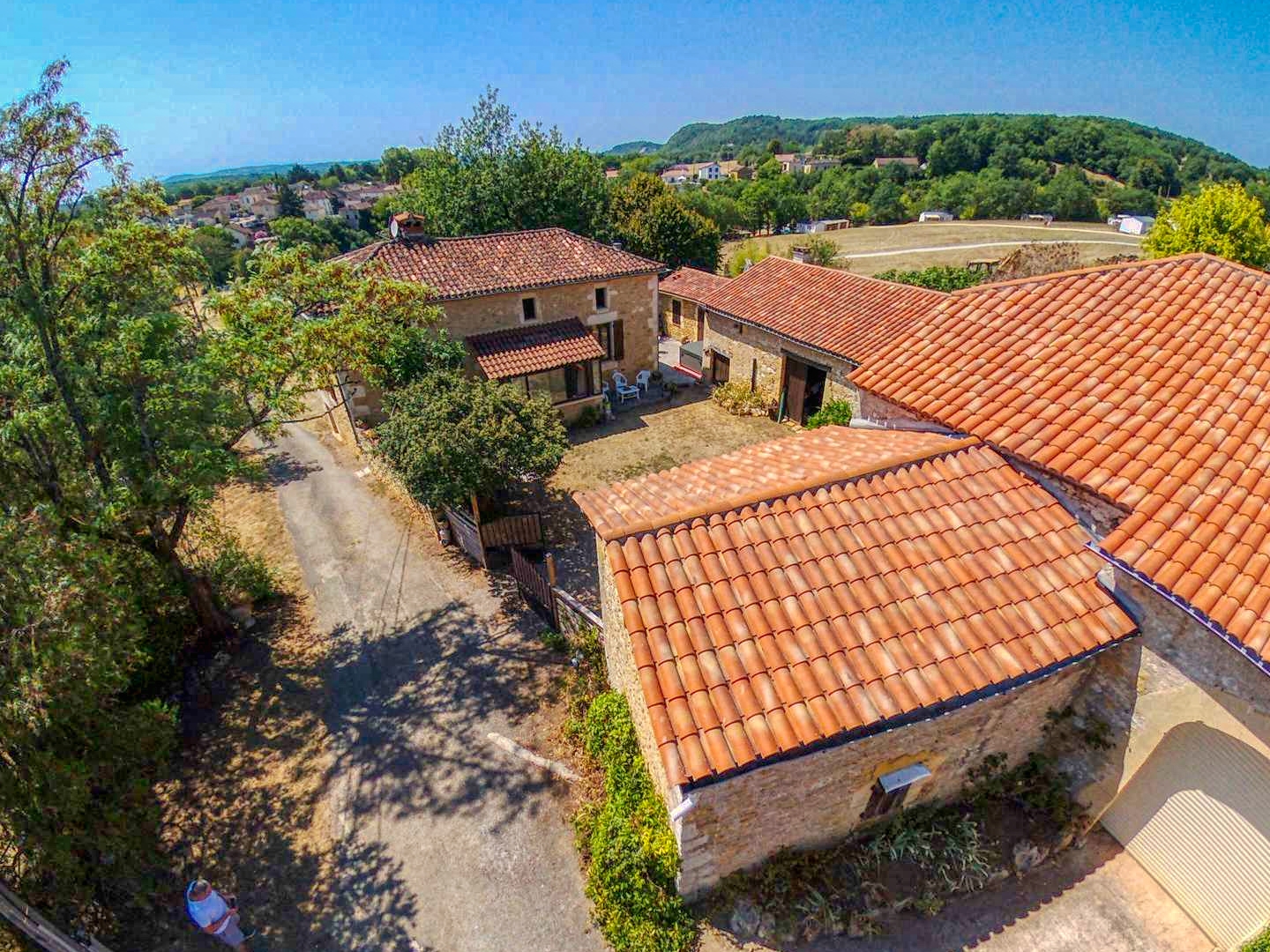 CORPS DE FERME DE CARACTERE MAISON DE MAITRE, LOGEMENT INDEPENDANT ET 300 M2 DE DEPENDANCES. 46700 SOTURAC