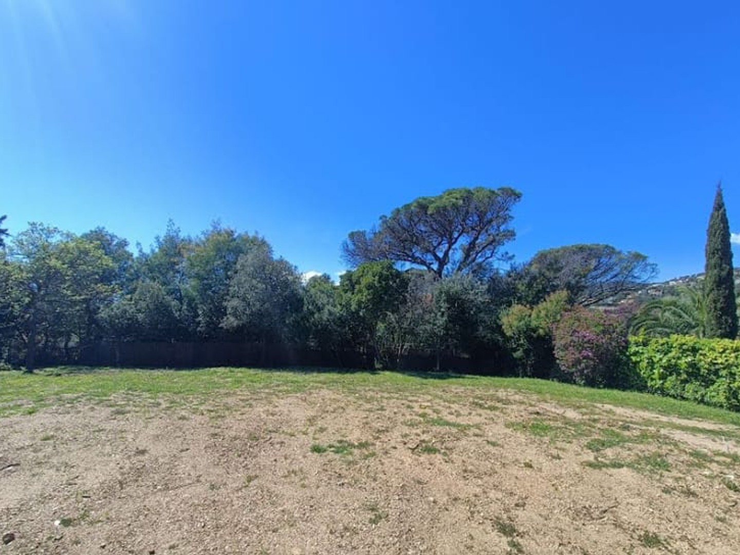 Terrain à vendre - 705m2 - Roquebrune-Sur-Ar... (83520)