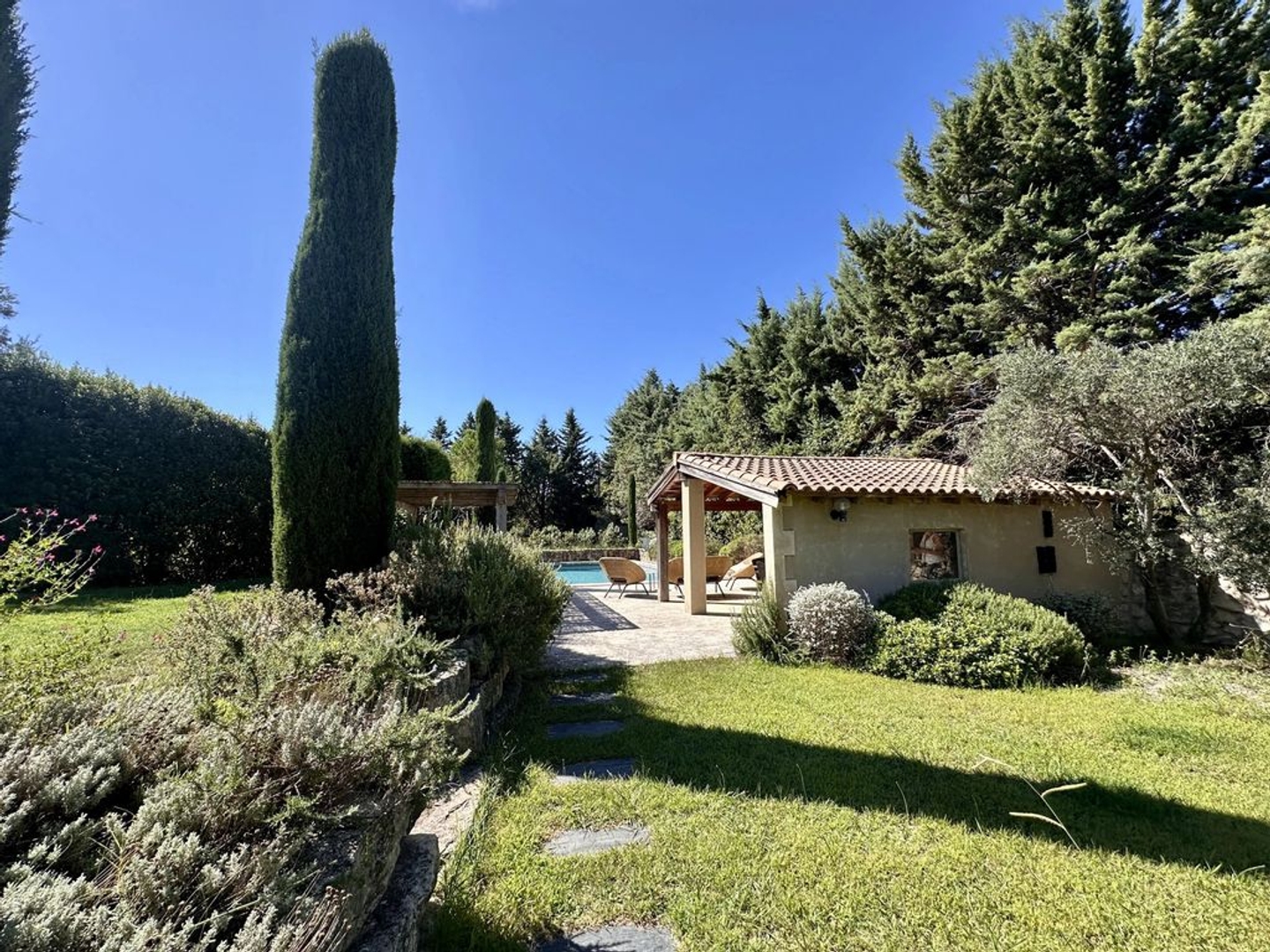 Maison à vendre - 7 pièces - 236m2 - Fontvieille (13990)