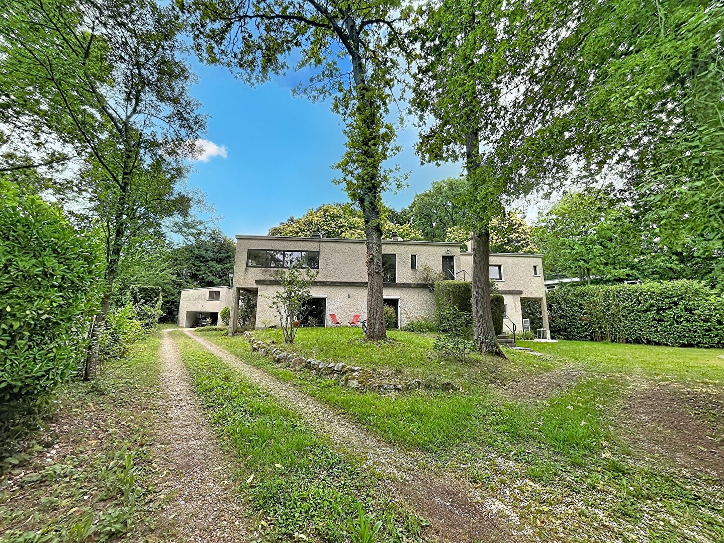 Maison 13 pièces 345 m²