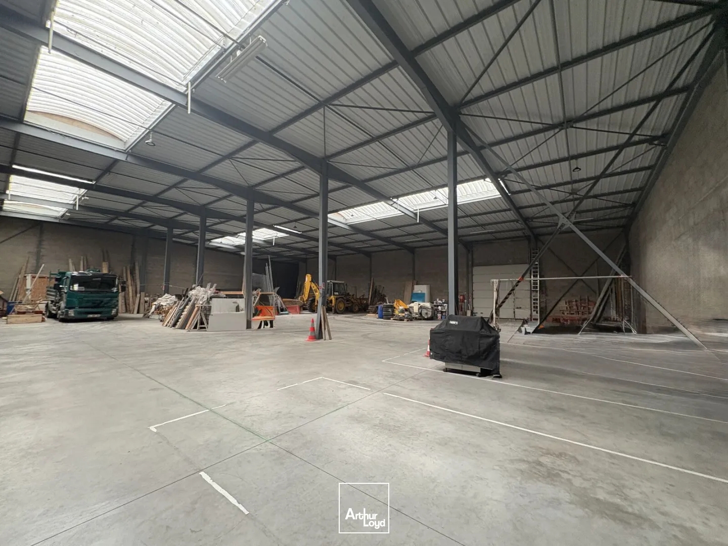 Locaux à vendre - 1755m2 - La Chapelle-Saint... (45380)