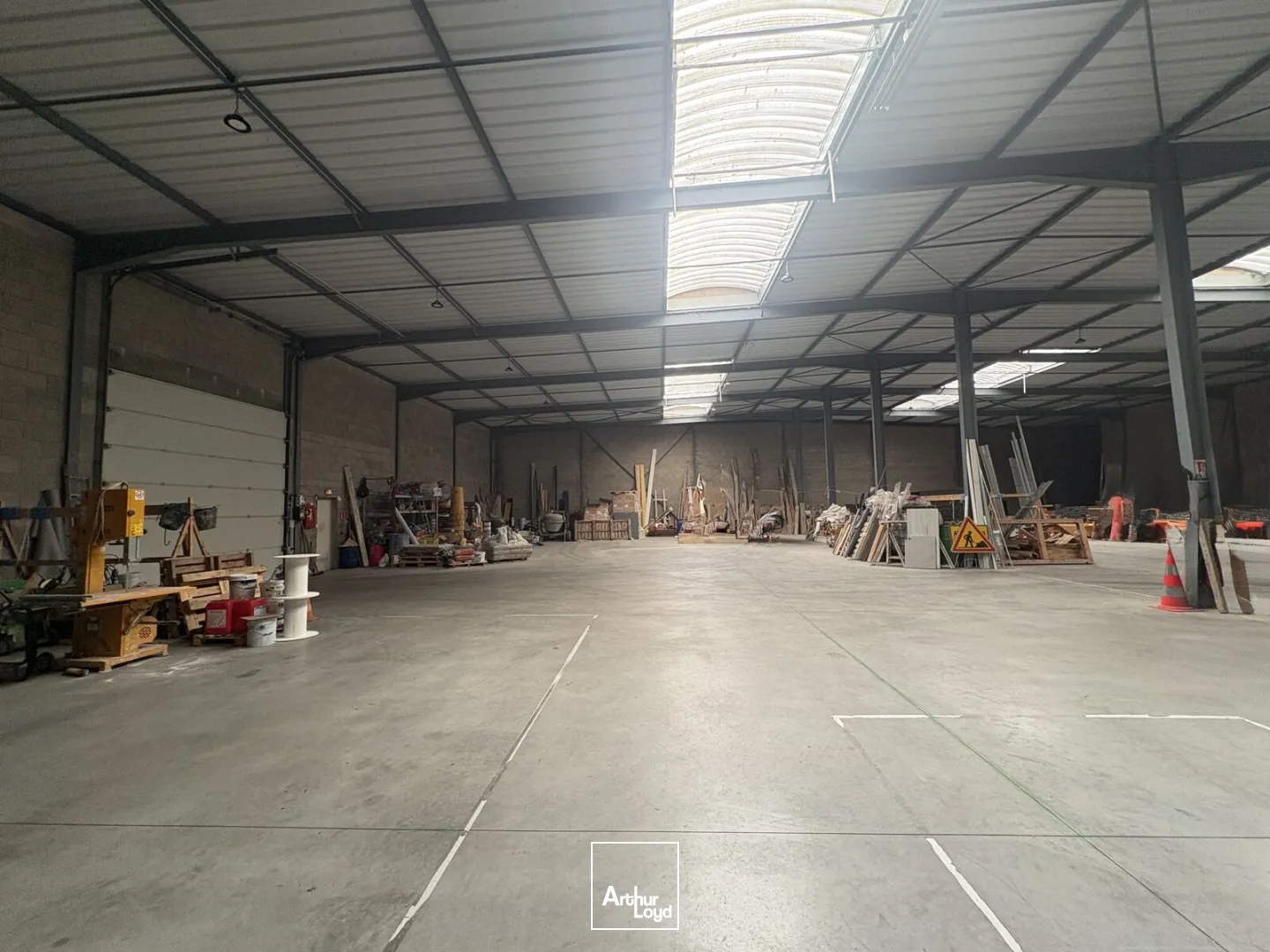 Locaux à vendre - 1755m2 - La Chapelle-Saint... (45380)