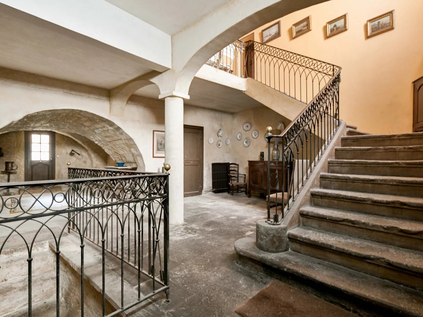 Maison à vendre - 693m2 - Uzès (30700)