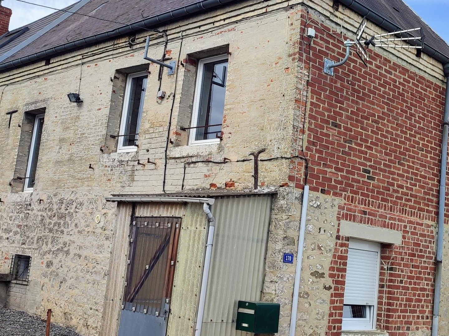 Maison semi-mitoyenne de 48 m² sur 239 m2 de terrain.