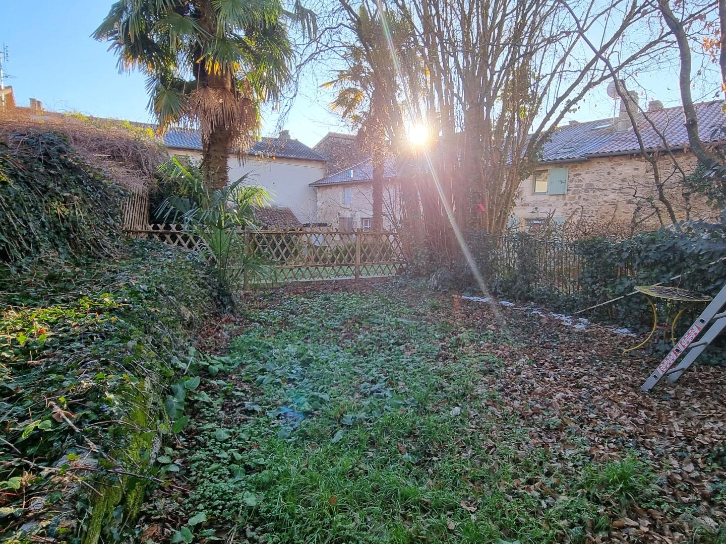 Immeuble à vendre - 4 pièces - 300m2 - Nontron (24300)
