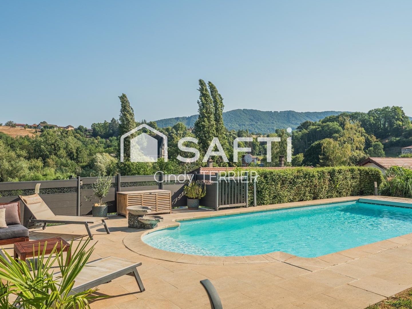 Maison de caractère rénovée avec piscine, 5 chambres et 5 912 m² de terrain - Réaumont (à 5 min de Voiron)